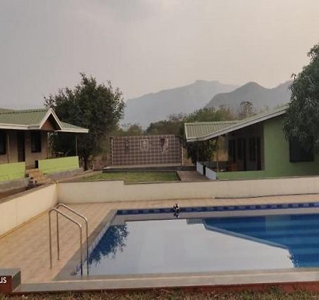 The Avi'S Village Chinchavli Exterior photo